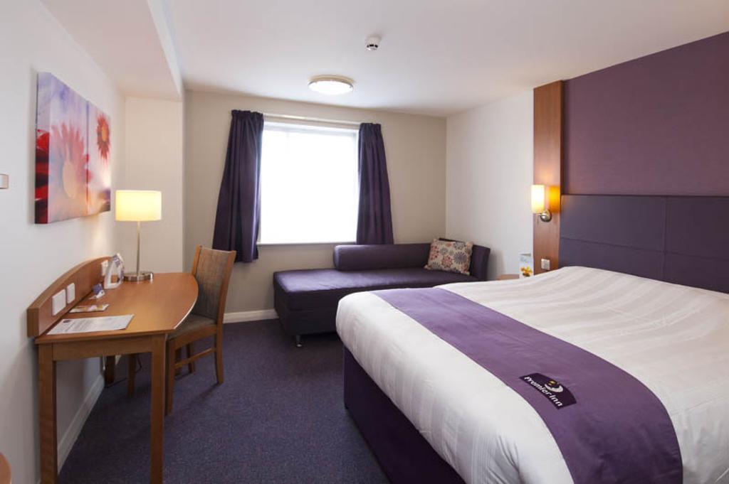 Premier Inn Newport/Telford ニューポート エクステリア 写真